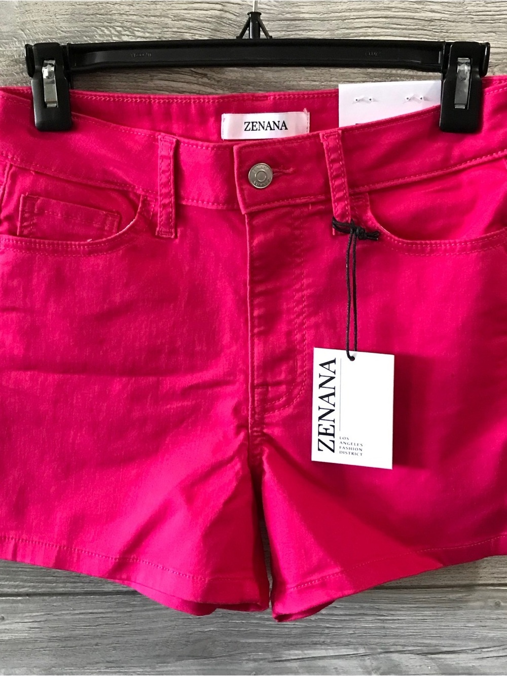 BNWT Zenana Outfitters Women’s Hot Pink Shorts